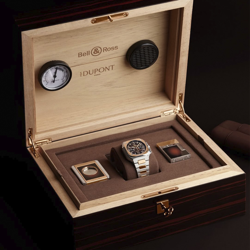 Лимитированный набор S.T. Dupont и Bell & Ross, состоящий из хронографа BR-05, зажигалки Ligne2, гильотины и хьюмидора Cigar Universe