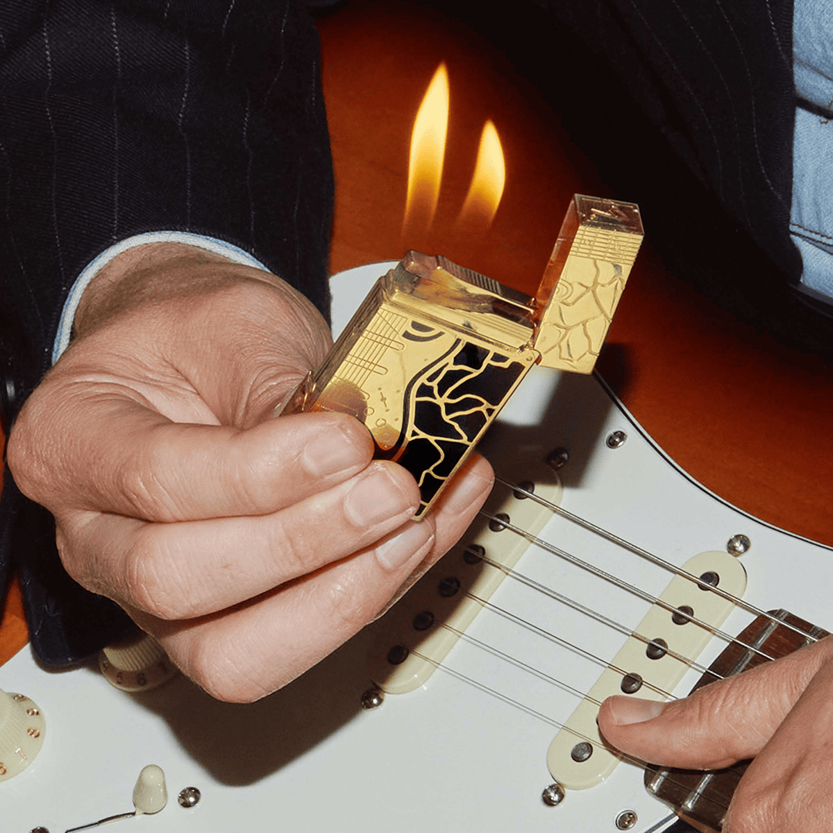 Зажигалка Fender C16025CL Цвет Чёрный Отделка позолотой и натуральным лаком | S.T. Dupont